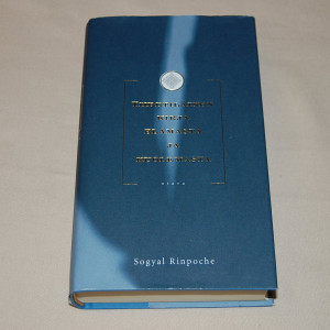 Sogyal Rinpoche Tiibetiläinen kirja elämästä ja kuolemasta